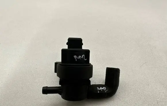 Mercedes-Benz S W221 Vacuum valve 0004703593