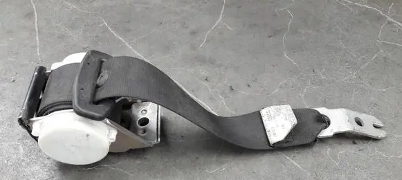 BMW 5 E60 E61 Seat belt trim 040528