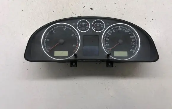 Volkswagen PASSAT B5.5 Speedometer (instrument cluster) 3B0920827A