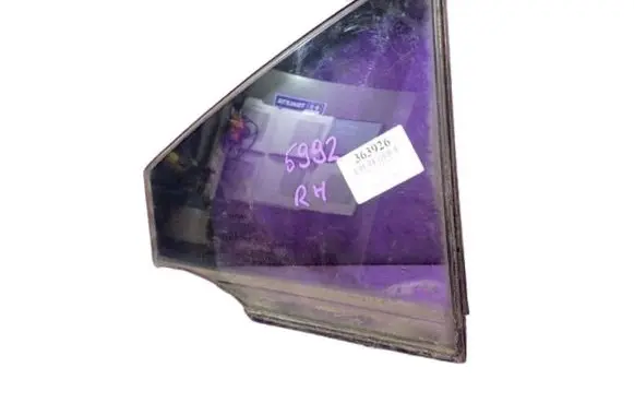 Nissan Primera Front door window glass four-door 