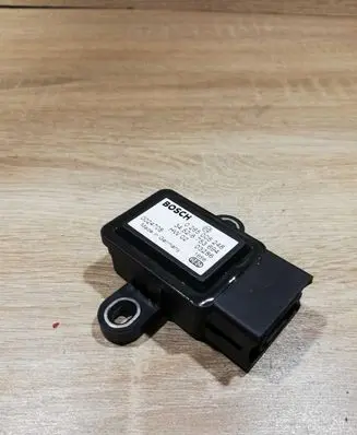 BMW 5 E39 ESP acceleration yaw rate sensor 6753694 0265005248