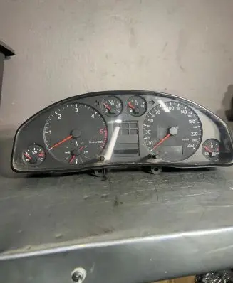 Audi A6 S6 C5 4B Speedometer (instrument cluster) 4b0919860 098616081