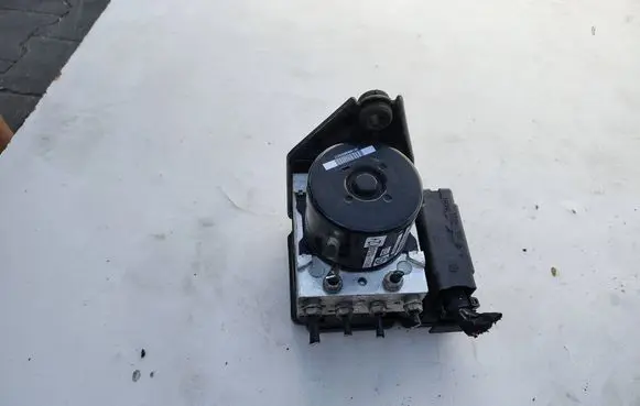 Volkswagen Jetta VI ABS Pump 1K0614517DG