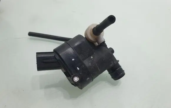 KIA Ceed Windscreen/windshield washer pump 985102W500