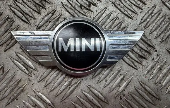 Mini Cooper Countryman R60 Manufacturer badge logo/emblem 