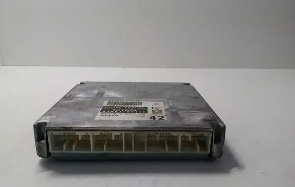 Toyota Avensis T220 Engine control unit/module 8966105420 MB1758005033