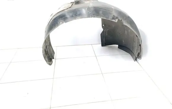 Front wheel arch liner splash guards