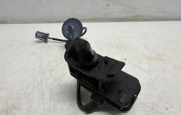 Volkswagen Golf VII Fuel tank cap lock motor 5C6810773H