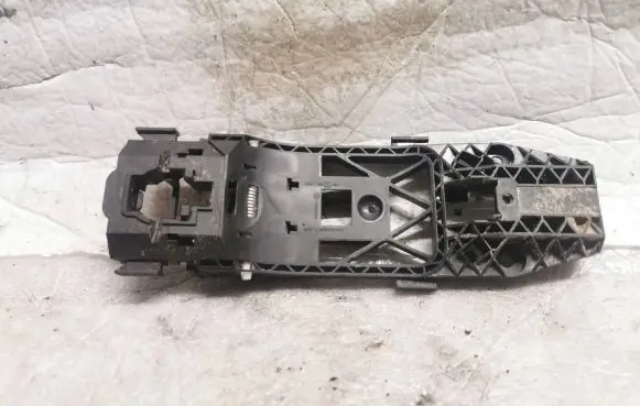 Rear door exterior handle/bracket