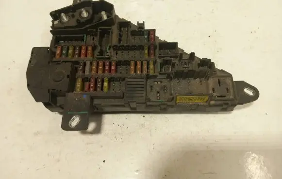 BMW 5 E60 E61 Fuse module 6906603