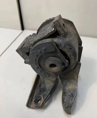 Mazda 6 Engine mount vacuum valve 