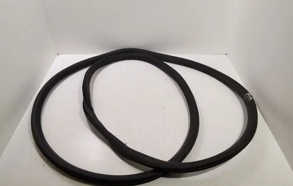 Opel Mokka Front door rubber seal 