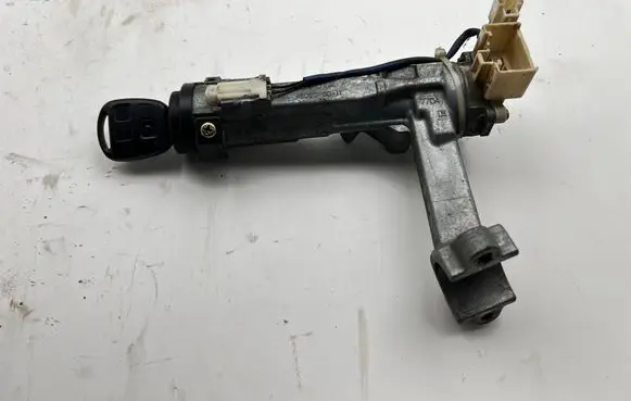 Toyota Land Cruiser (HDJ90) Ignition lock 450206011 D085103