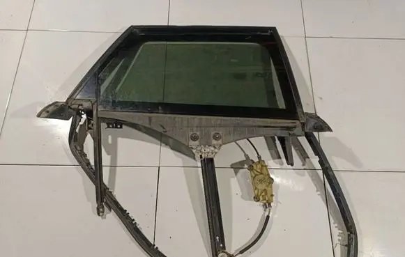 Audi A6 S6 C6 4F Rear door window/glass frame 