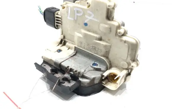 Audi A6 Allroad C6 Front door lock 4F1837015