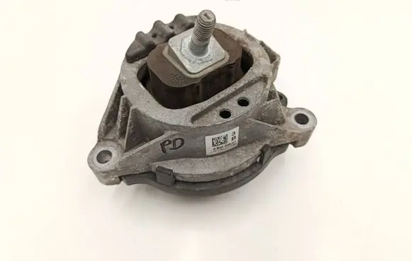BMW 3 F30 F35 F31 Engine mount bracket 6856406