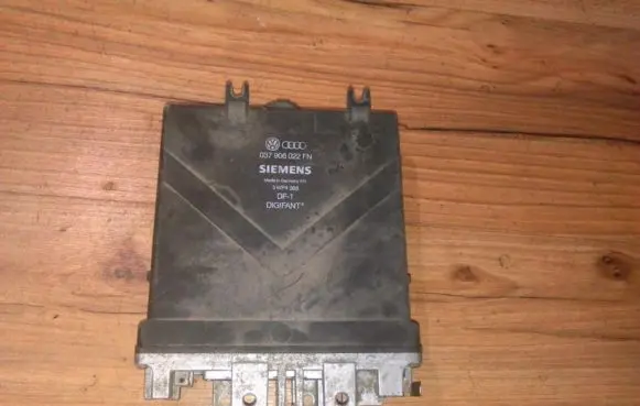 Volkswagen PASSAT B3 Engine control unit/module 037906022fn 5wp4088 037906022fn5wp4088