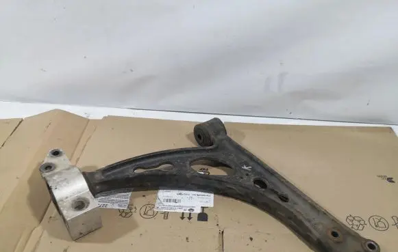 Skoda Octavia Mk2 (1Z) Front lower control arm/wishbone 1K0407153G