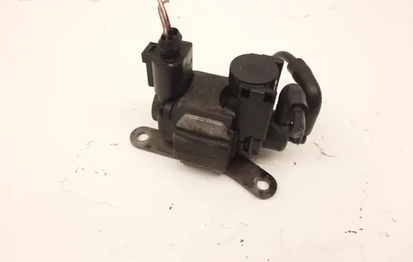 Audi A8 S8 D4 4H Turbo solenoid valve 059145245B