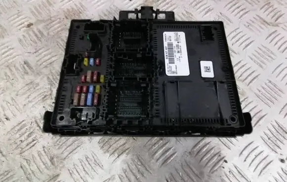 Ford Focus Fuse module LU5T15604EJGE F005V03576 20211125