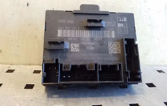 Volkswagen PASSAT B8 Door control unit/module 5Q0959592B 5Q0959592E