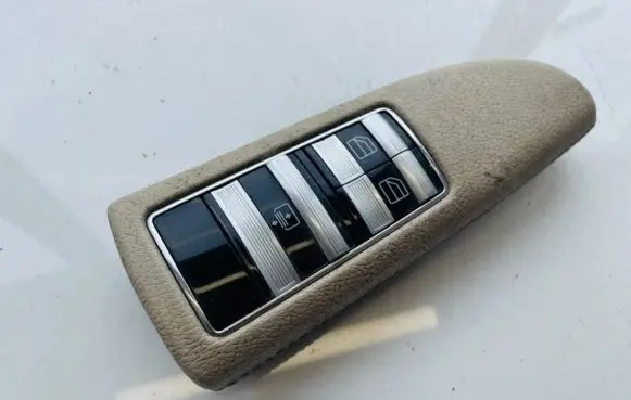 Mercedes-Benz S W221 Electric window control switch p0105341