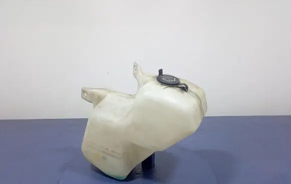 Mercedes-Benz Vito Viano W638 Windshield washer fluid reservoir/tank 6708690320