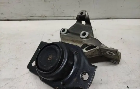 Nissan Qashqai Engine mount bracket 11210JD500