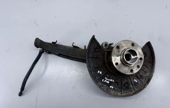 Volkswagen Touareg I Front wheel hub spindle knuckle 7L6407258A