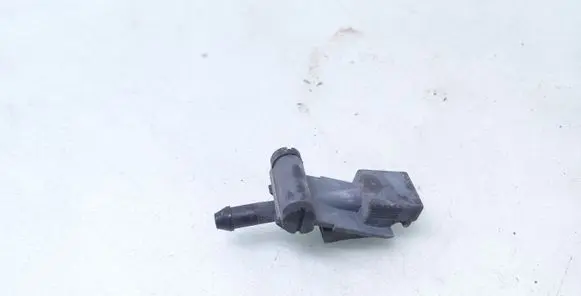 Volkswagen PASSAT B5 Windshield washer spray nozzle 3B0955985C