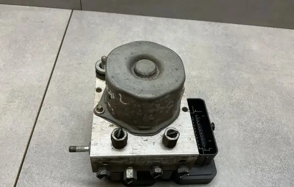 Nissan X-Trail T32 ABS Pump 476604CC0A