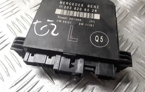 Mercedes-Benz C W203 Door control unit/module 2038206526