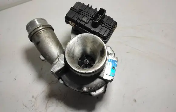 BMW 2 F45 Turbo 8513635