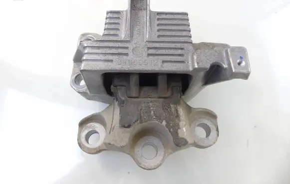 Volvo XC40 Engine mount bracket 31460512