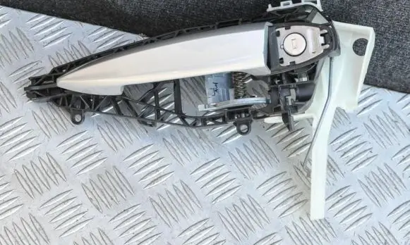 BMW 2 F45 Front door exterior handle 7401209
