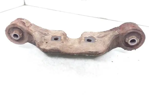 Subaru Outback Rear differential/diff mount bracket 41322AG010