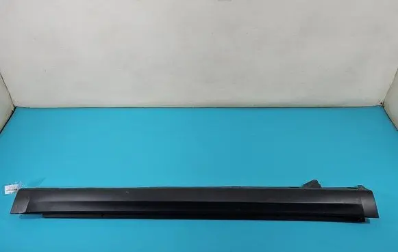 Foot area side trim