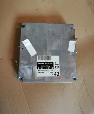 Toyota Avensis T220 Engine control unit/module 8966105420