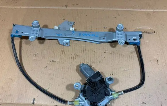 Renault Twingo II Front door window regulator with motor 119358ARM 384743L