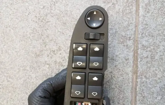 BMW 5 E39 Electric window control switch 8368987 61318368987