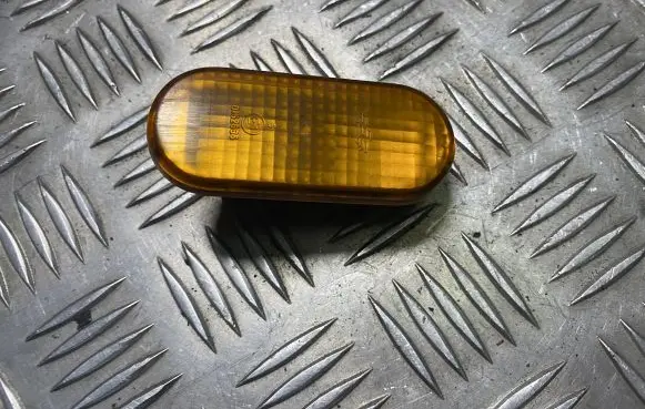 Front fender indicator light