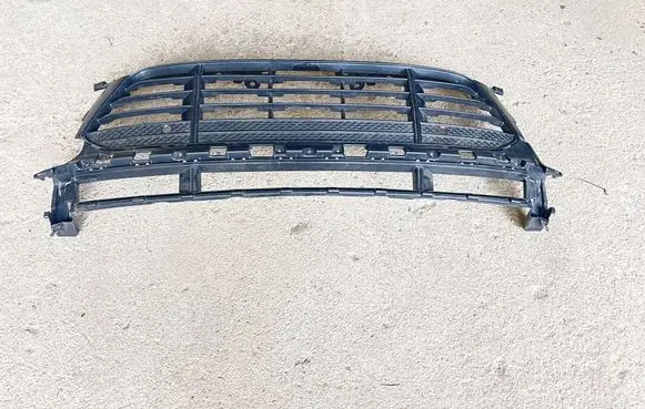 Porsche Macan (95B) Front bumper lower grill 95B807683