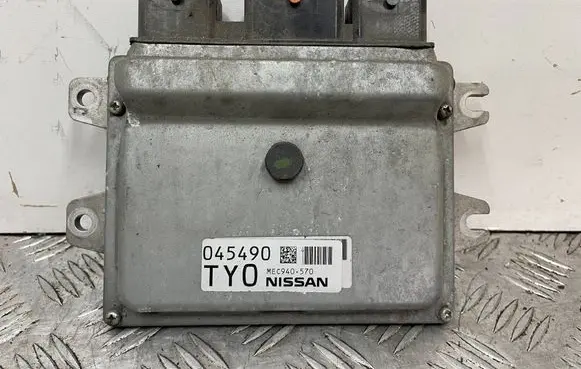 Nissan Juke I F15 Engine control unit/module ECU MEC940570