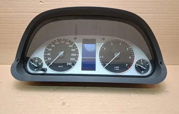 Mercedes-Benz B W245 Speedometer (instrument cluster) A1695400448