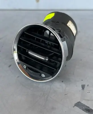Peugeot 308 SW Dash center air vent grill Y05201