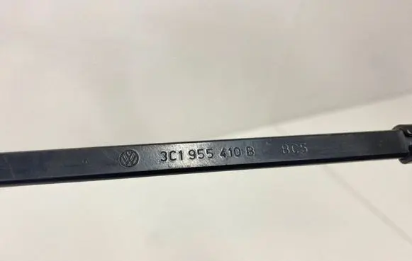 Volkswagen PASSAT B6 Windshield/front glass wiper blade 3C1955410B