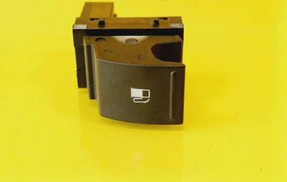 Volkswagen Golf IV Fuel tank opening switch 