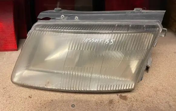 Volkswagen PASSAT B5 Headlight/headlamp 14742500