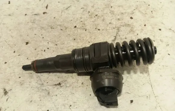 Audi A4 S4 B6 8E 8H Fuel injector 038130073BA
