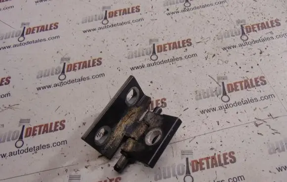 Volvo XC90 Front door lower hinge 